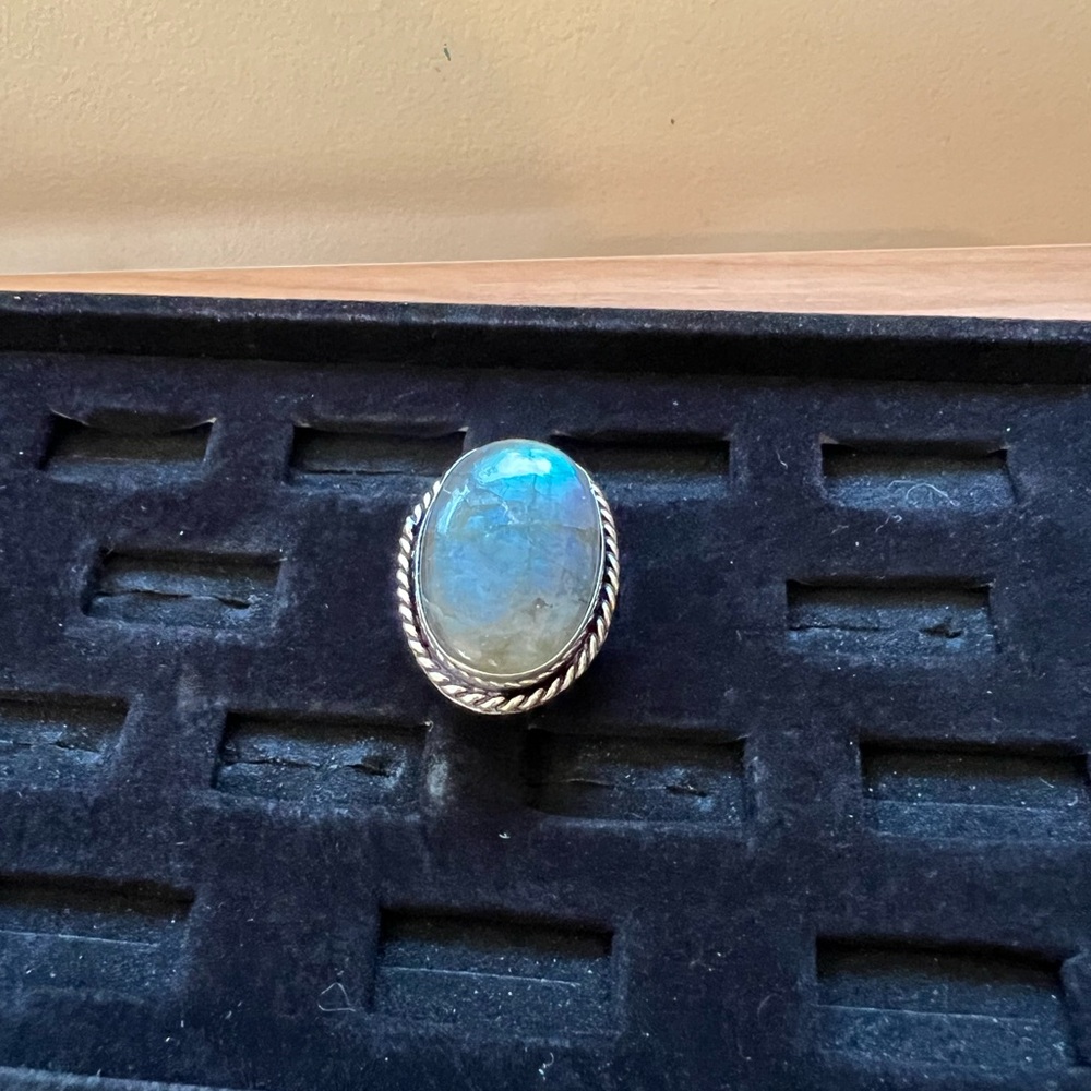 Labradorite Flash Cabochon Ring - Picture 13 of 14